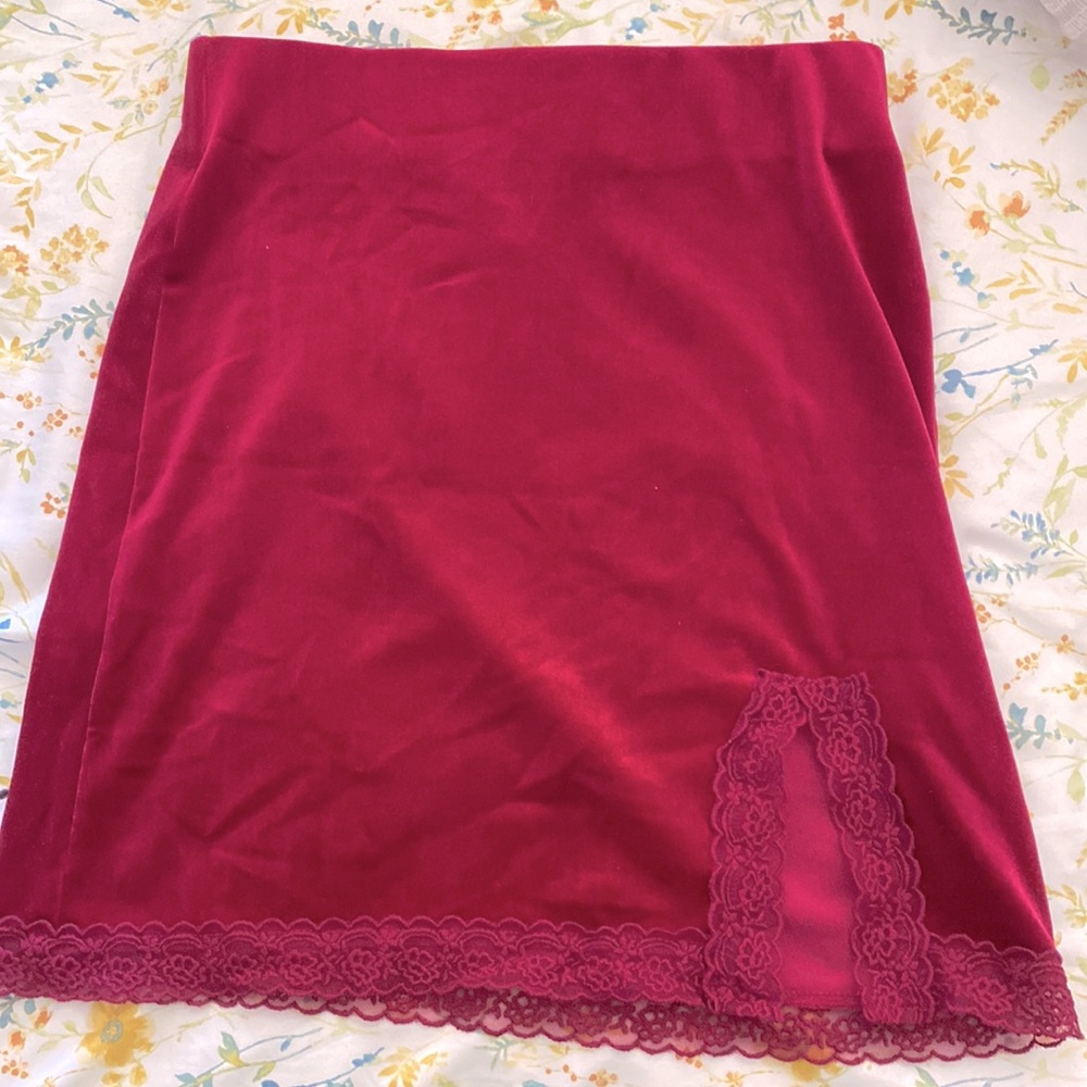 FOREVER 21 VELVET MAGENTA SKIRT W/ LACE DETAILING + SLIT